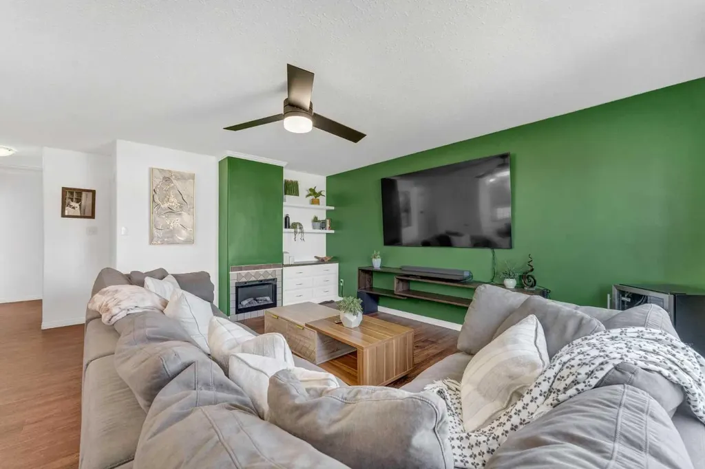 353 Ross Glen Drive SE Medicine Hat AB T1B 1Y3