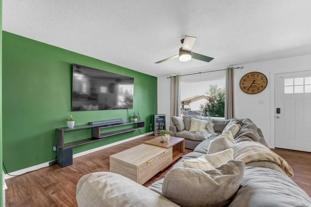 353 Ross Glen Drive SE Medicine Hat AB T1B 1Y3