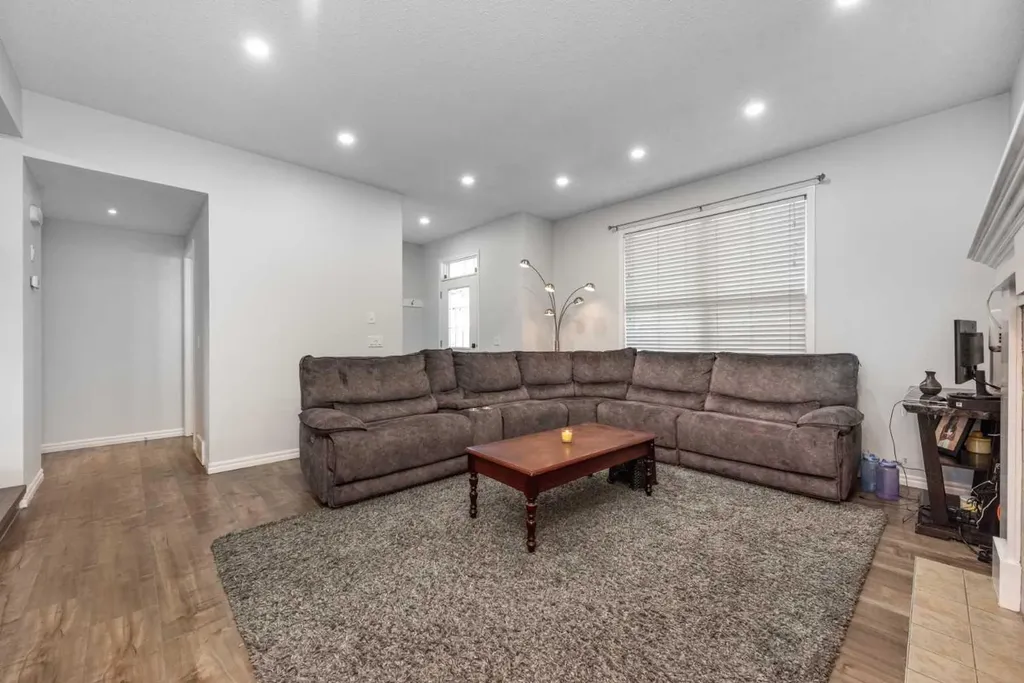 185 Skyview Ranch Drive NE Calgary AB T3N 0C2