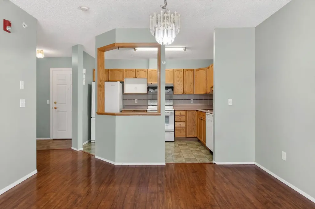 2314 Sienna Park Green SW Calgary AB T3H 3N7