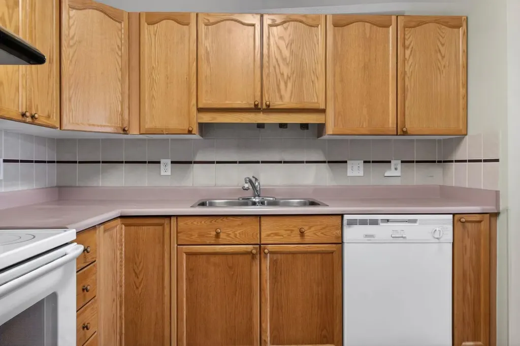 2314 Sienna Park Green SW Calgary AB T3H 3N7