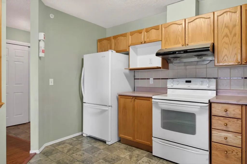 2314 Sienna Park Green SW Calgary AB T3H 3N7