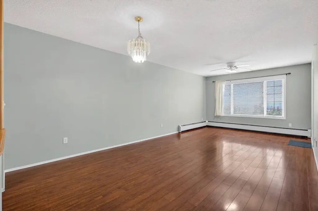 2314 Sienna Park Green SW Calgary AB T3H 3N7