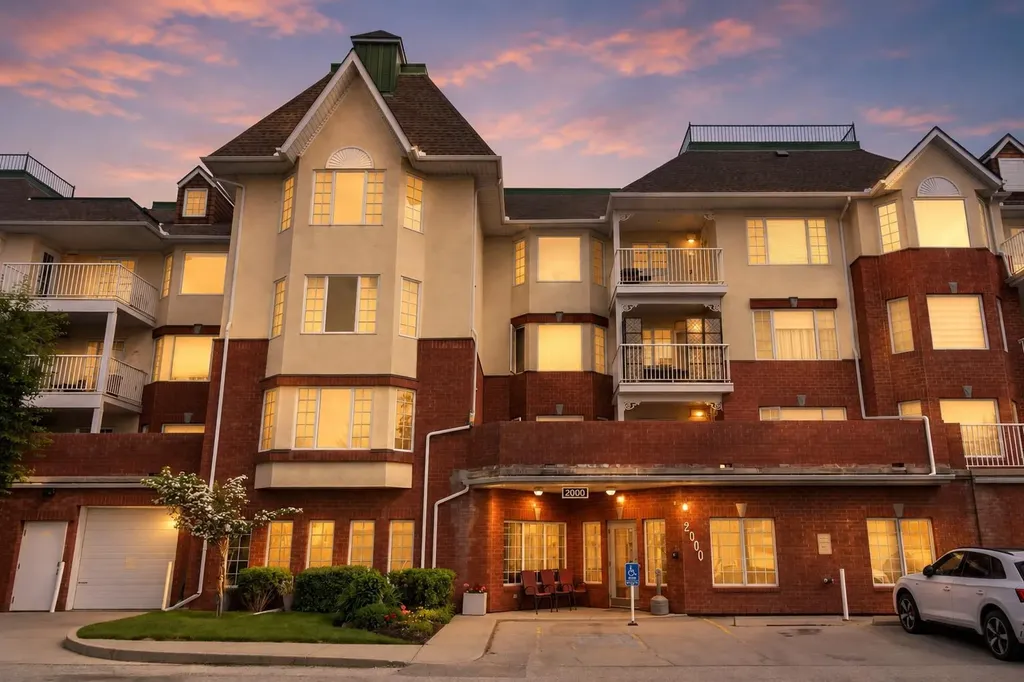 2314 Sienna Park Green SW Calgary AB T3H 3N7