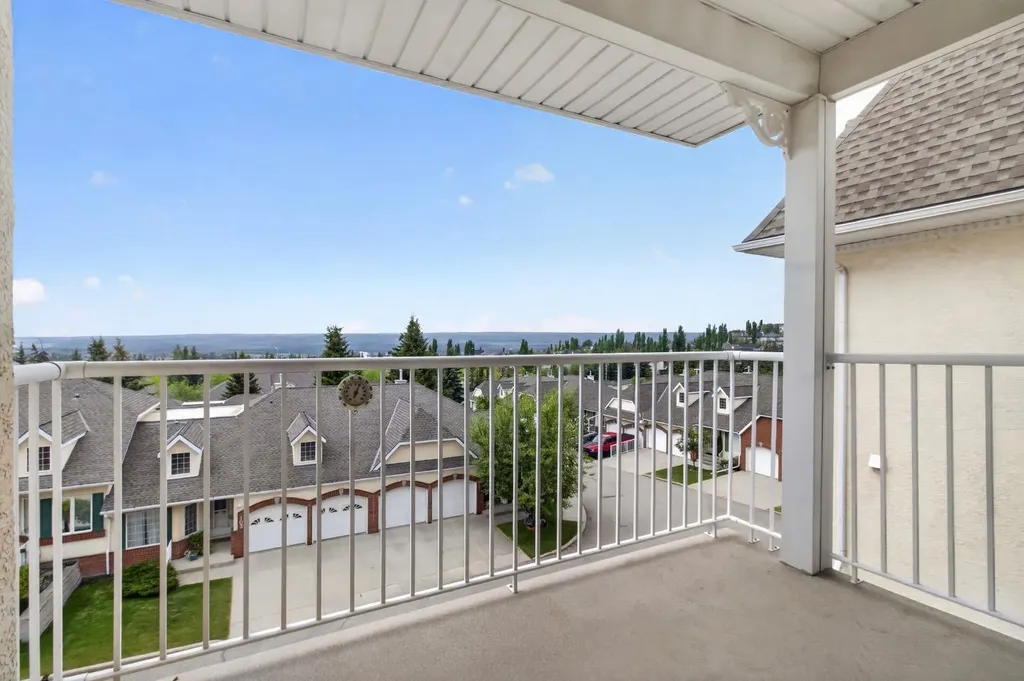2314 Sienna Park Green SW Calgary AB T3H 3N7