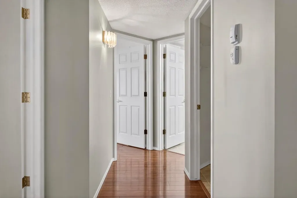 2314 Sienna Park Green SW Calgary AB T3H 3N7