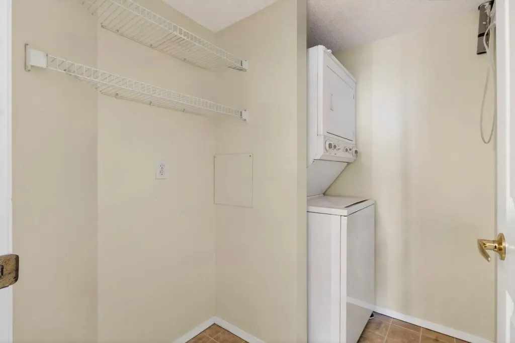 2314 Sienna Park Green SW Calgary AB T3H 3N7
