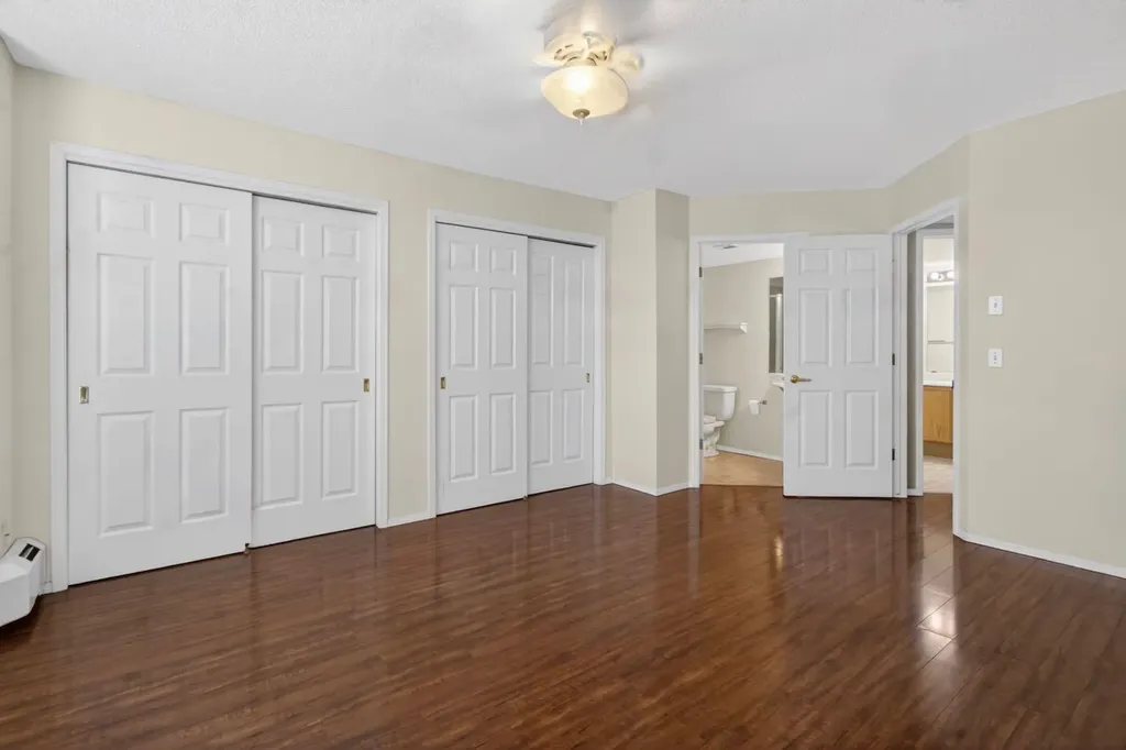 2314 Sienna Park Green SW Calgary AB T3H 3N7