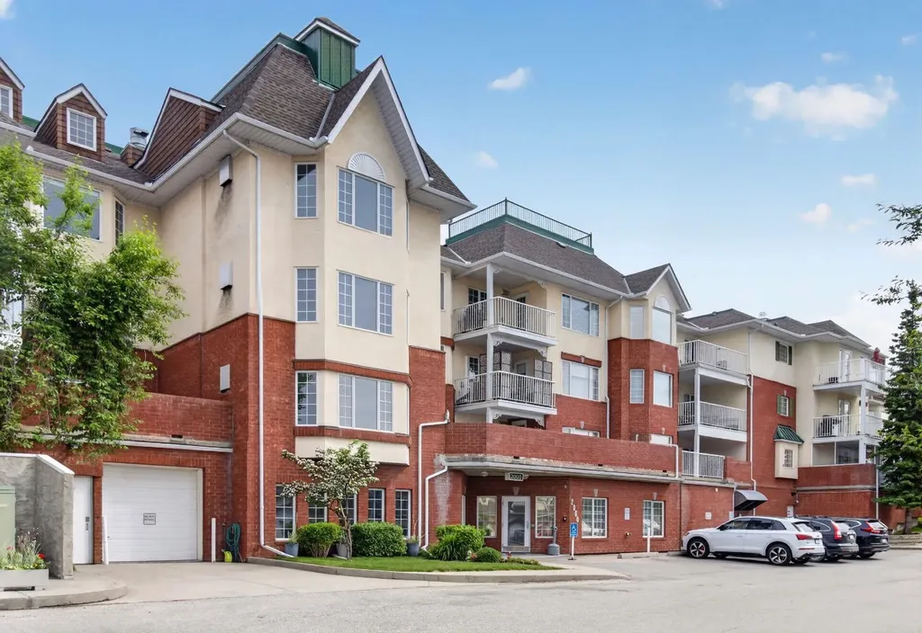 2314 Sienna Park Green SW Calgary AB T3H 3N7