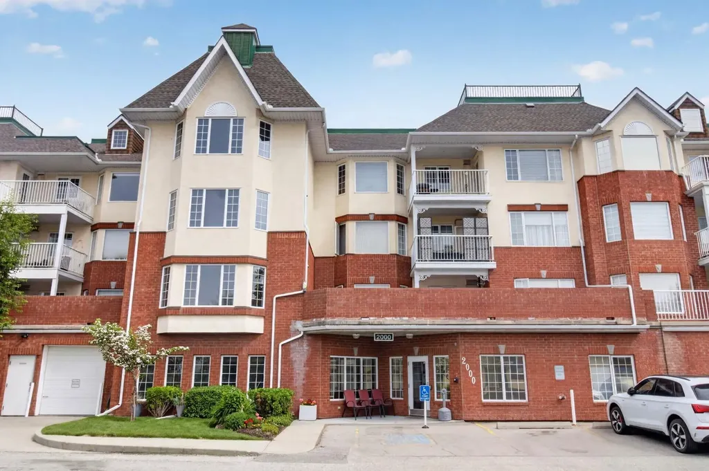 2314 Sienna Park Green SW Calgary AB T3H 3N7
