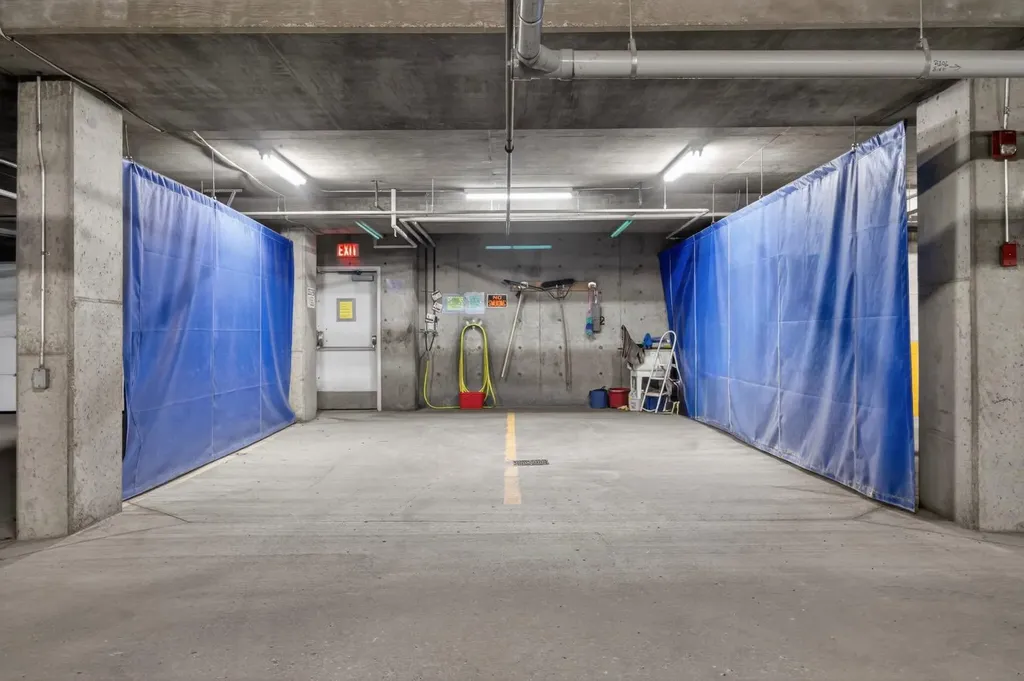 2314 Sienna Park Green SW Calgary AB T3H 3N7