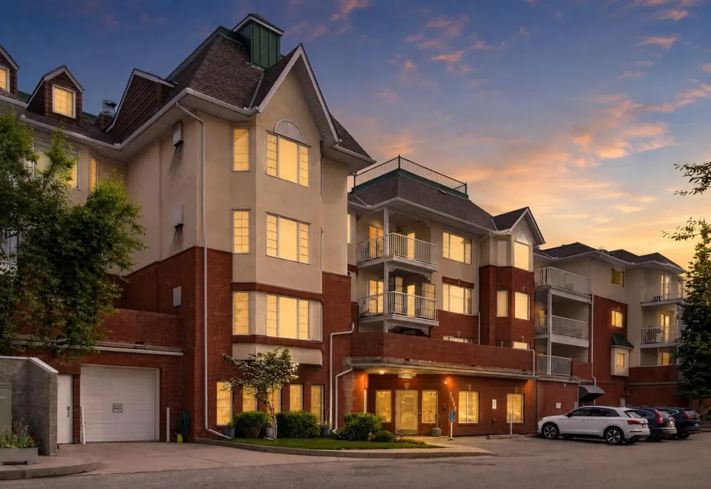 2314 Sienna Park Green SW Calgary AB T3H 3N7