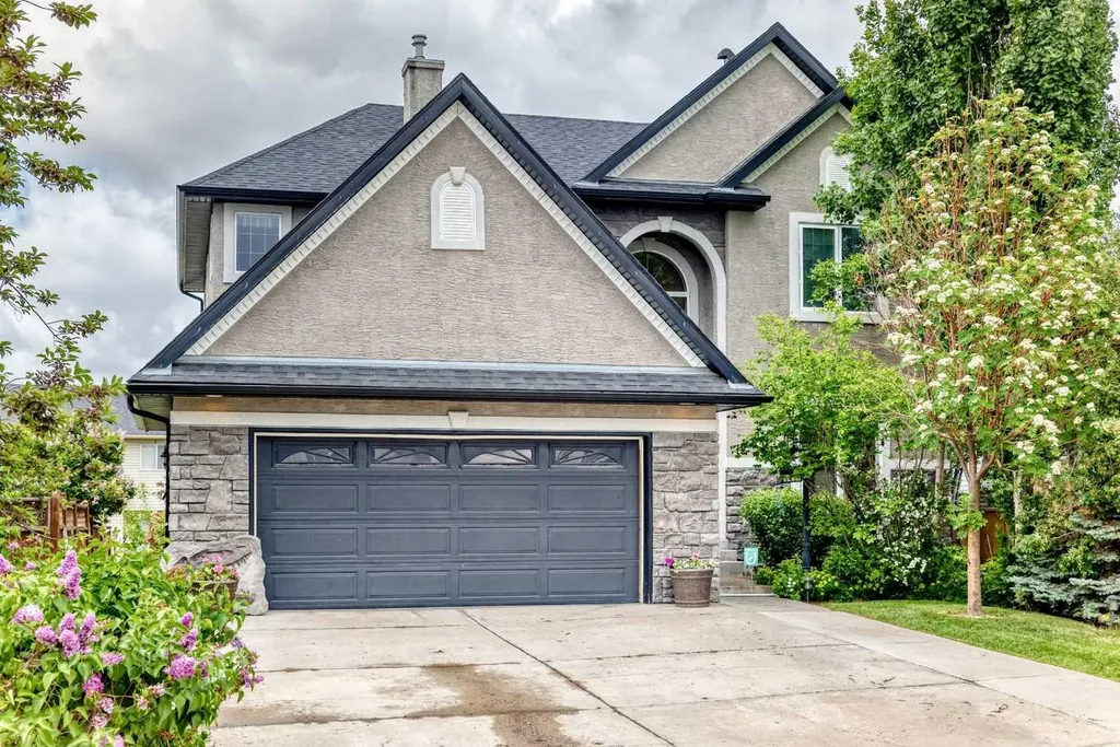 147 Oakmere Green Chestermere AB T1X 1N4