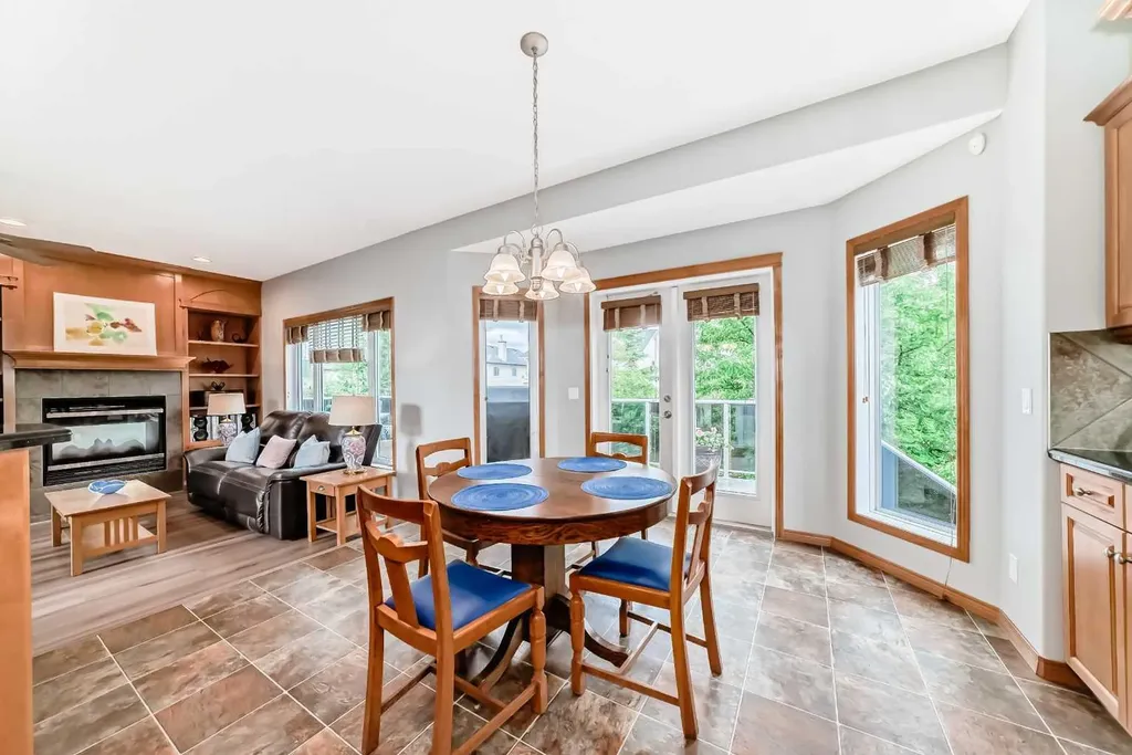 147 Oakmere Green Chestermere AB T1X 1N4