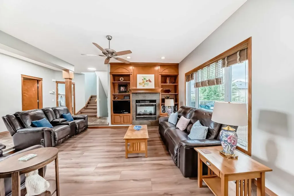 147 Oakmere Green Chestermere AB T1X 1N4