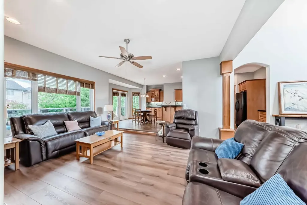 147 Oakmere Green Chestermere AB T1X 1N4