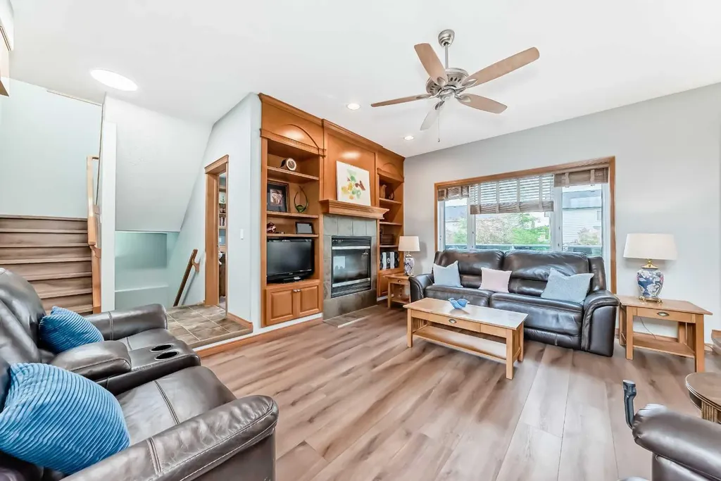 147 Oakmere Green Chestermere AB T1X 1N4