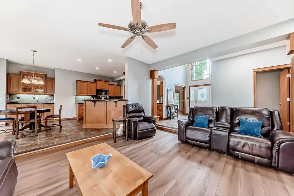 147 Oakmere Green Chestermere AB T1X 1N4