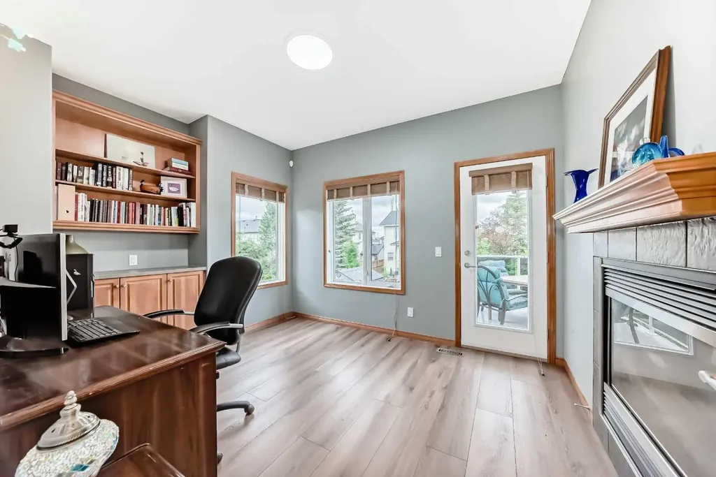 147 Oakmere Green Chestermere AB T1X 1N4