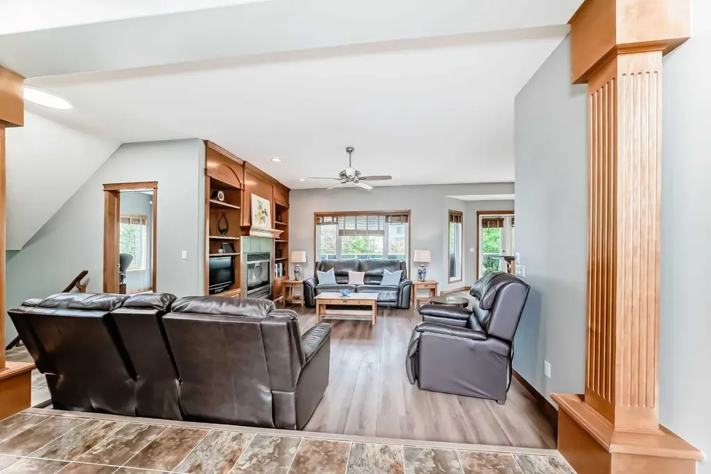147 Oakmere Green Chestermere AB T1X 1N4