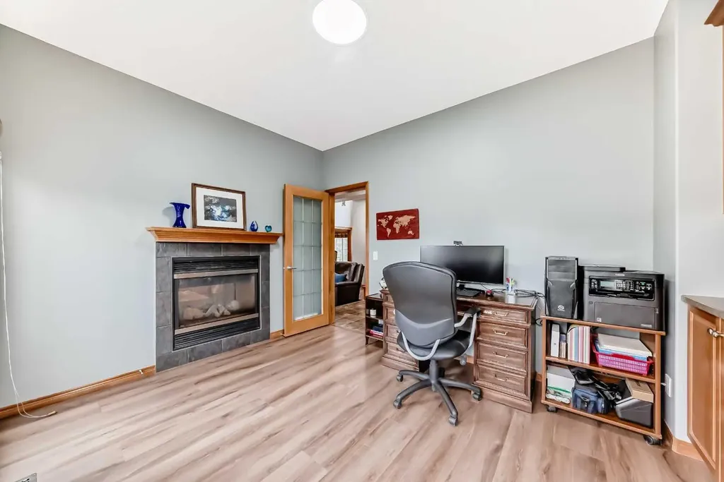 147 Oakmere Green Chestermere AB T1X 1N4