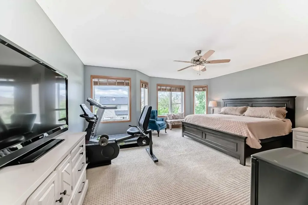 147 Oakmere Green Chestermere AB T1X 1N4