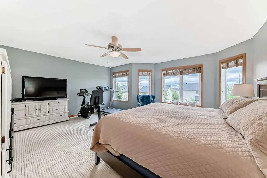 147 Oakmere Green Chestermere AB T1X 1N4