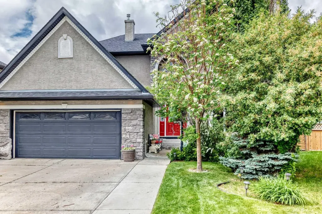 147 Oakmere Green Chestermere AB T1X 1N4
