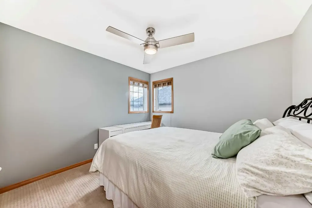 147 Oakmere Green Chestermere AB T1X 1N4