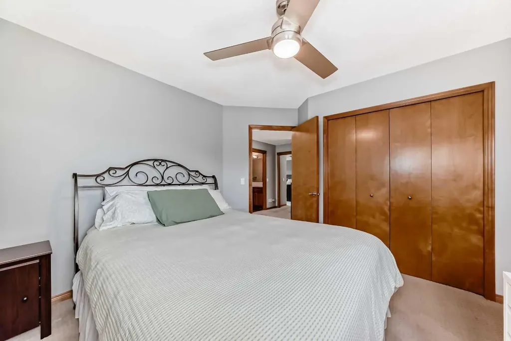 147 Oakmere Green Chestermere AB T1X 1N4