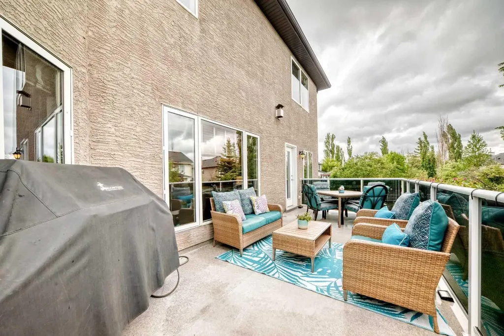 147 Oakmere Green Chestermere AB T1X 1N4
