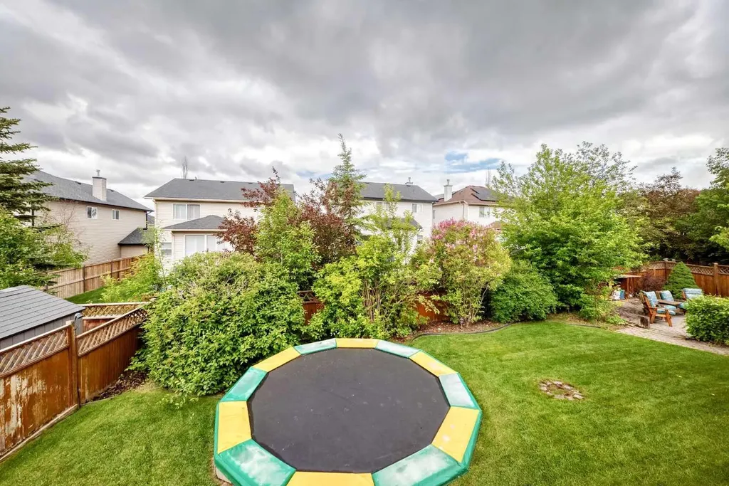 147 Oakmere Green Chestermere AB T1X 1N4