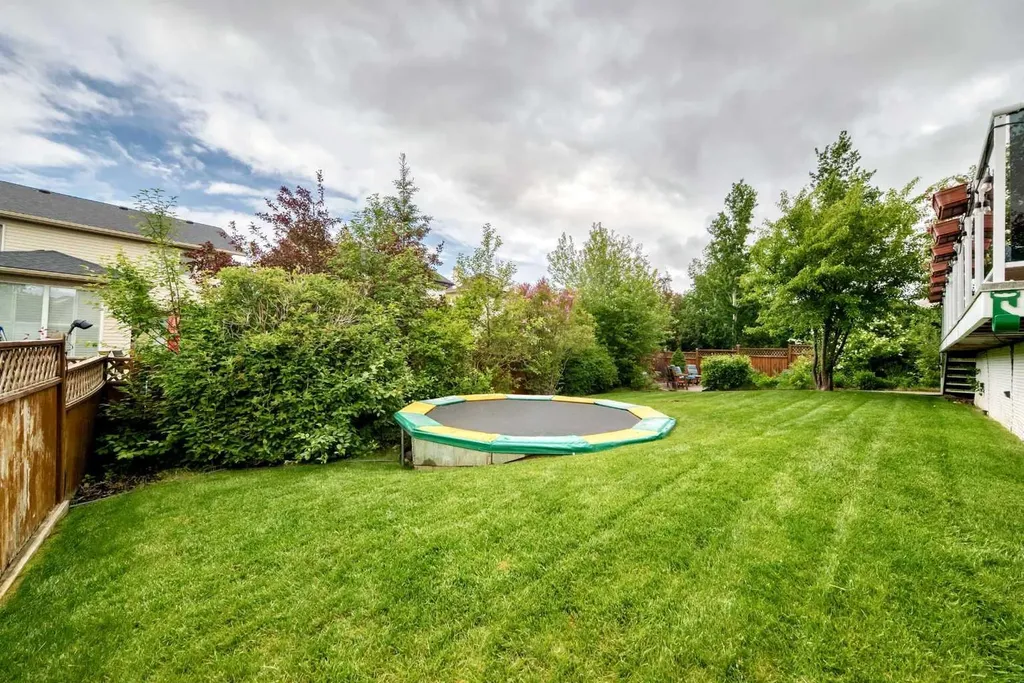 147 Oakmere Green Chestermere AB T1X 1N4