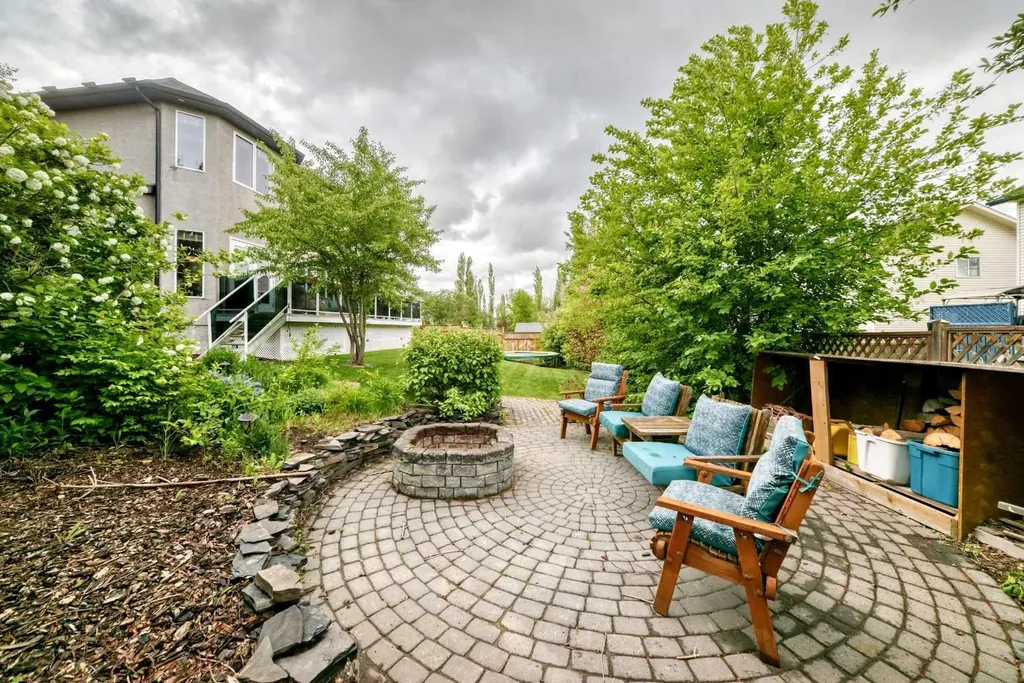 147 Oakmere Green Chestermere AB T1X 1N4