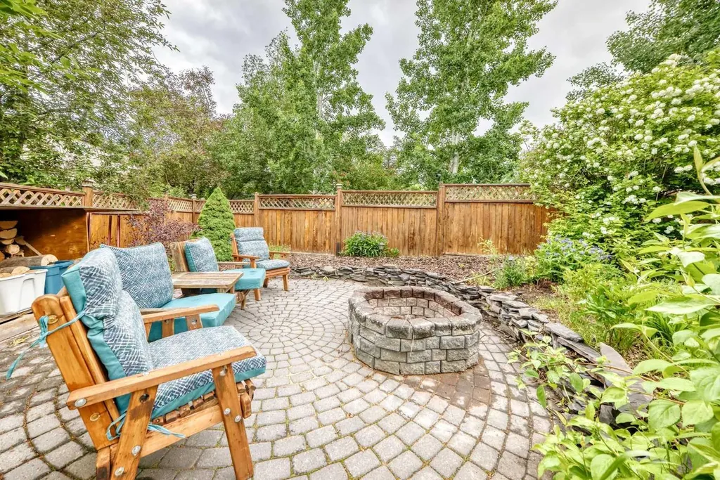 147 Oakmere Green Chestermere AB T1X 1N4