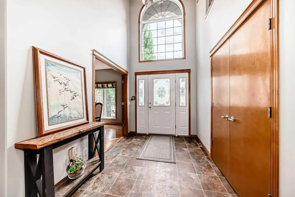 147 Oakmere Green Chestermere AB T1X 1N4