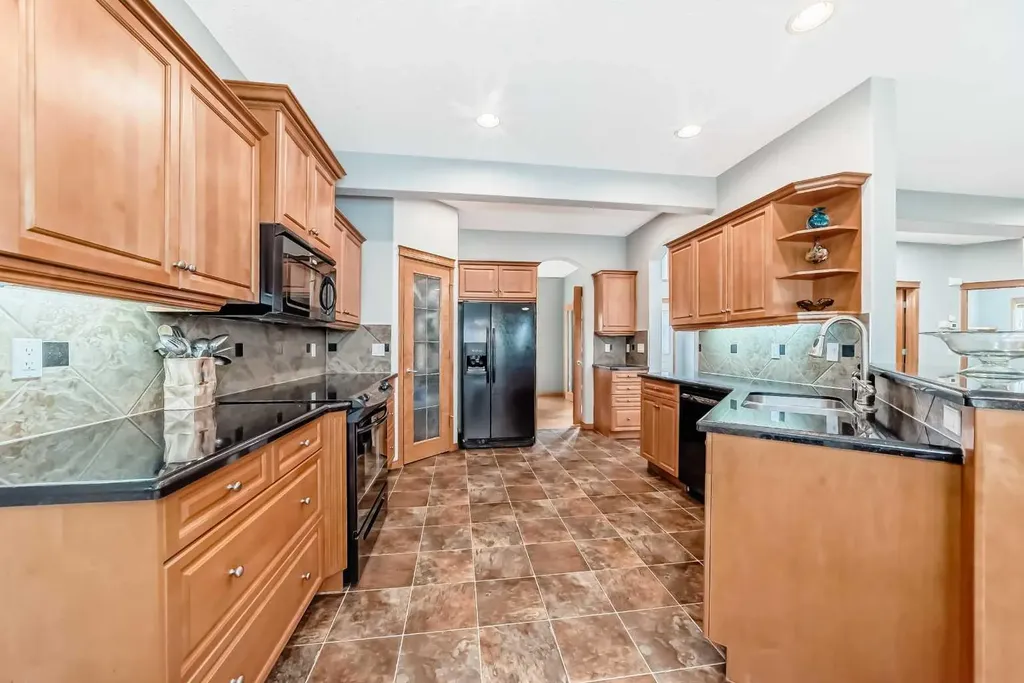 147 Oakmere Green Chestermere AB T1X 1N4