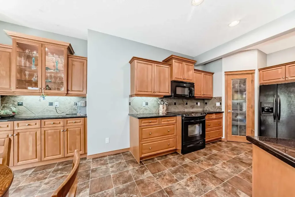 147 Oakmere Green Chestermere AB T1X 1N4