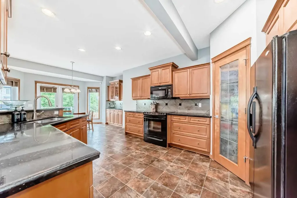 147 Oakmere Green Chestermere AB T1X 1N4