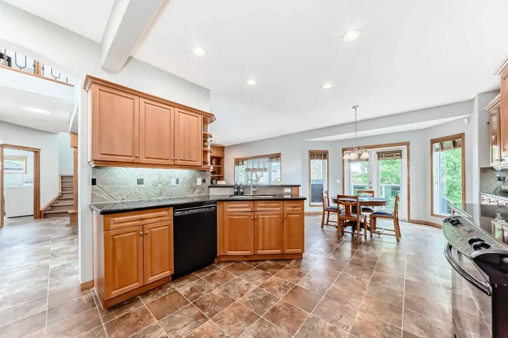 147 Oakmere Green Chestermere AB T1X 1N4