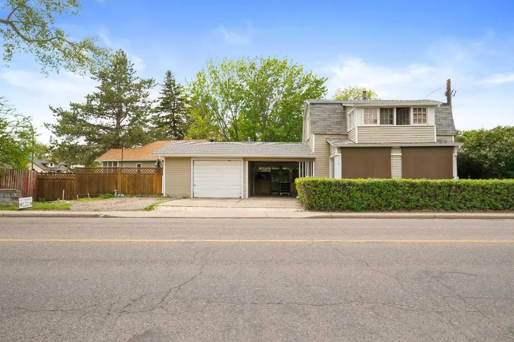 218 Altawana Avenue NE Medicine Hat AB T1A 5N7