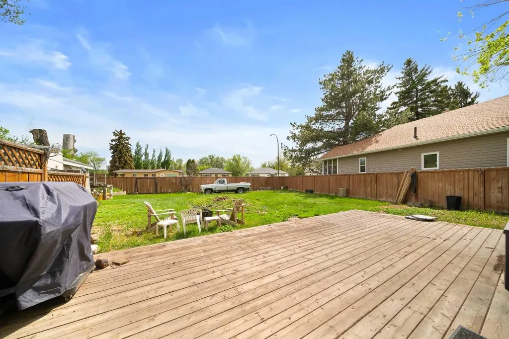 218 Altawana Avenue NE Medicine Hat AB T1A 5N7