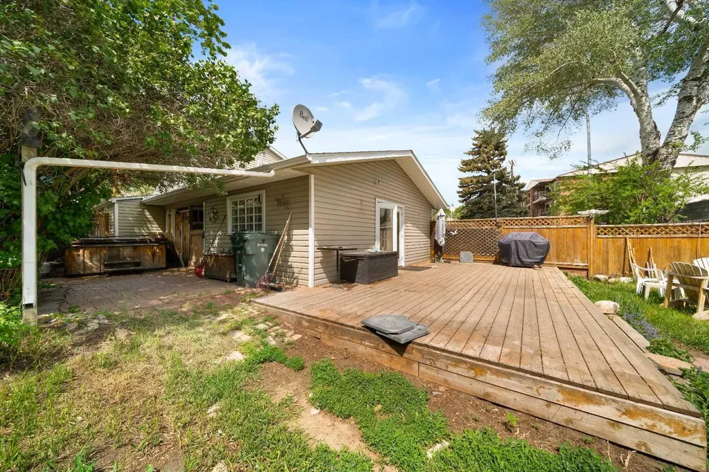 218 Altawana Avenue NE Medicine Hat AB T1A 5N7