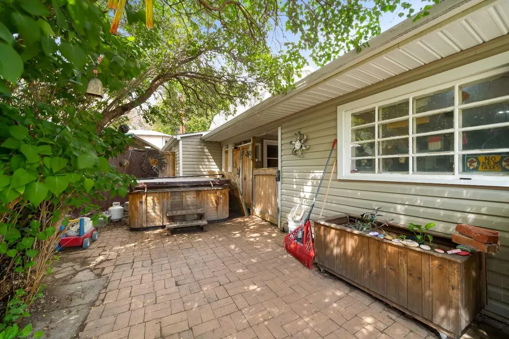 218 Altawana Avenue NE Medicine Hat AB T1A 5N7