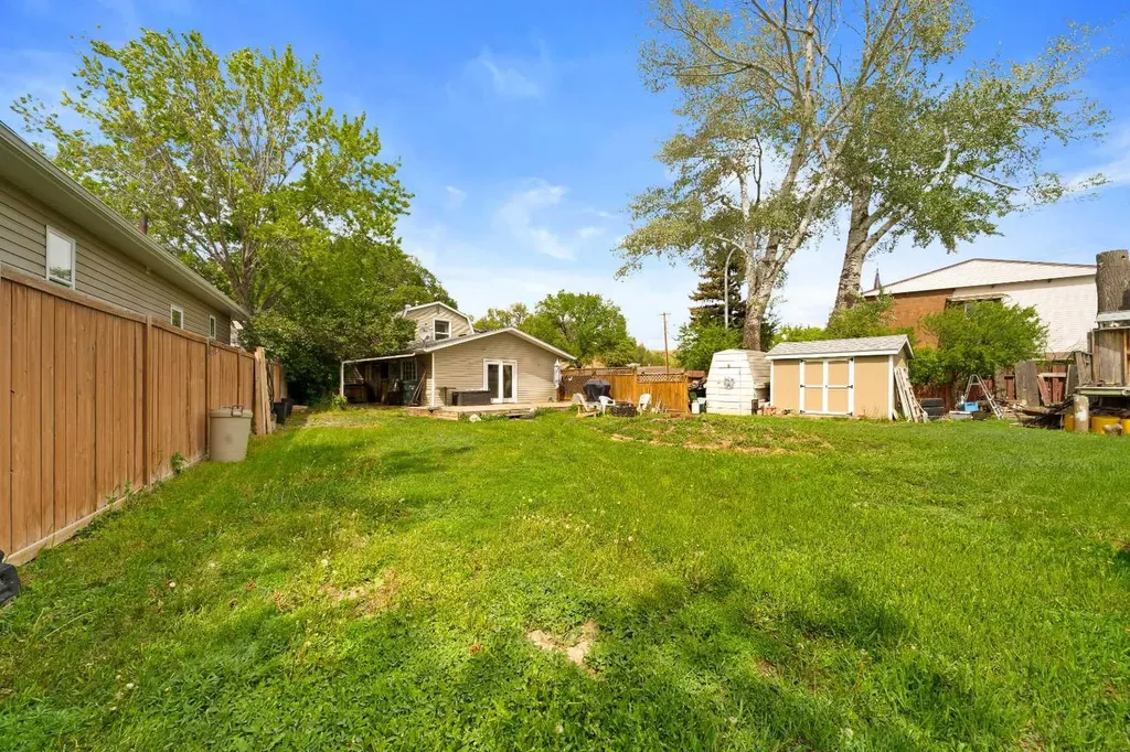 218 Altawana Avenue NE Medicine Hat AB T1A 5N7