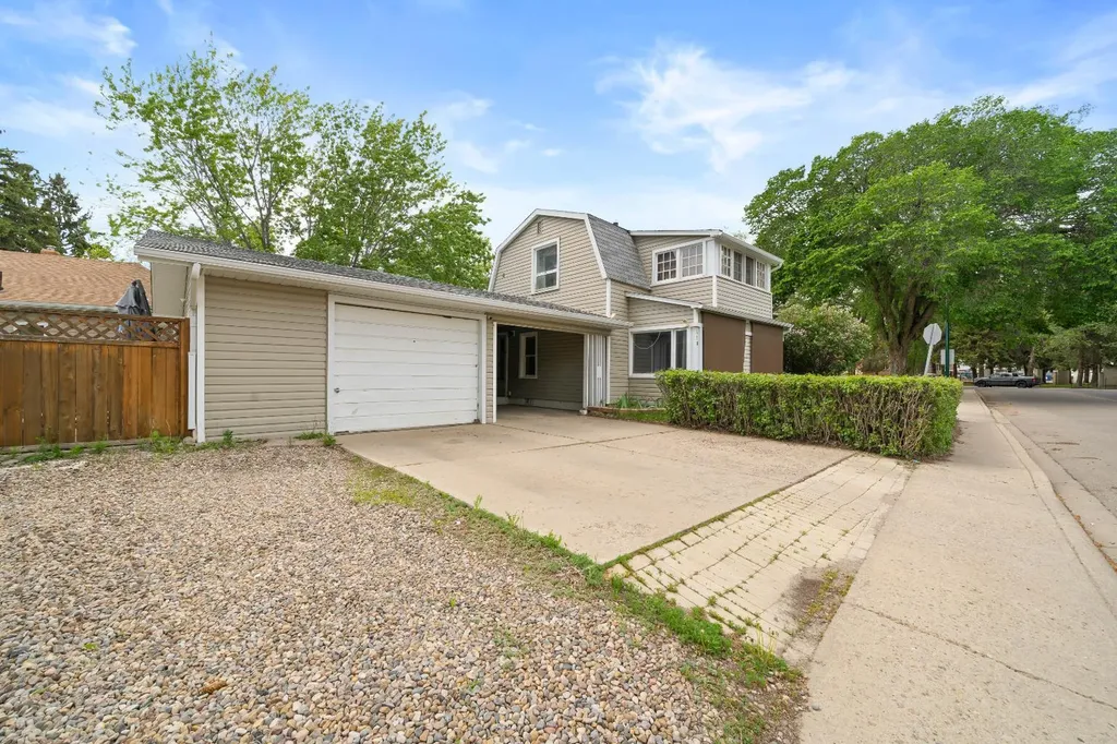 218 Altawana Avenue NE Medicine Hat AB T1A 5N7