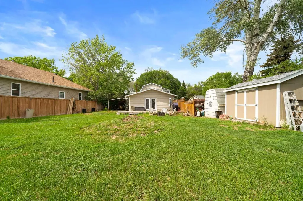 218 Altawana Avenue NE Medicine Hat AB T1A 5N7