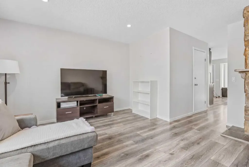 84 Falconridge Place NE Calgary AB T3J1A6