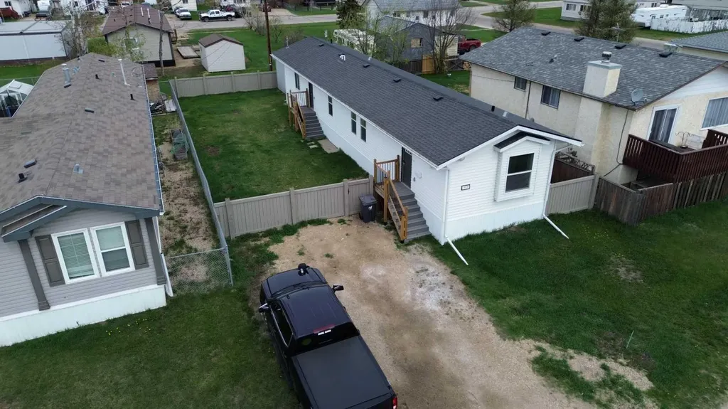 9906 102 Avenue Clairmont AB T8X5A3