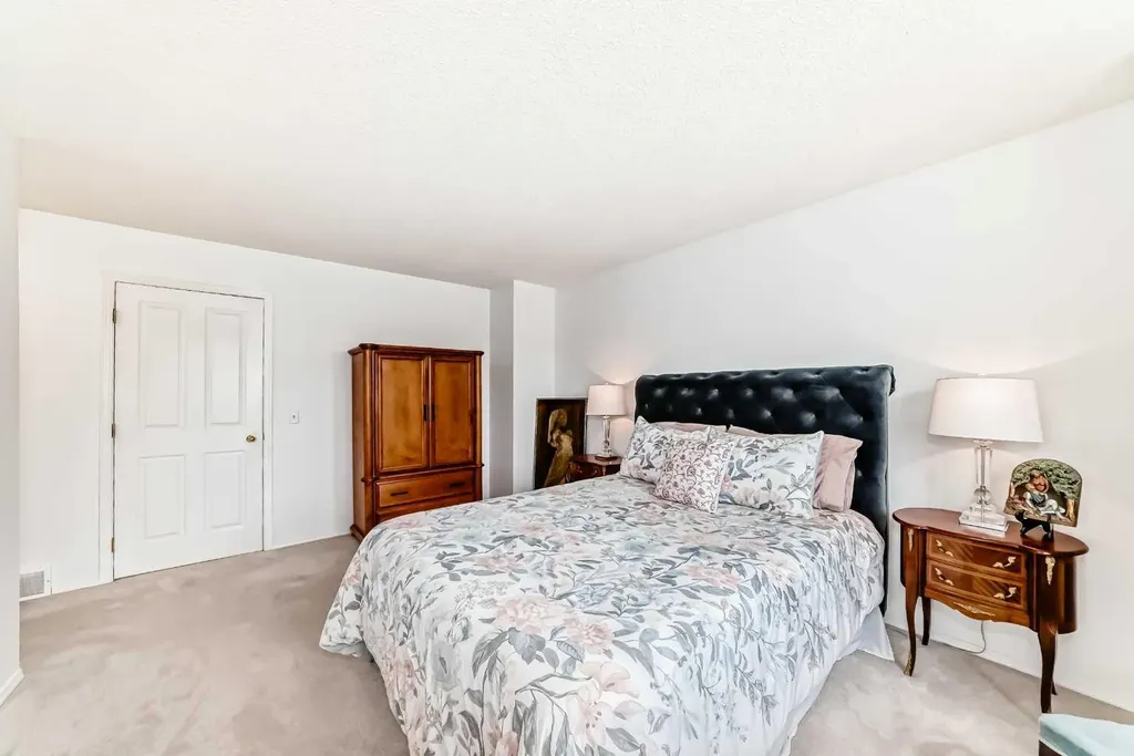 388 Sandarac Drive NW Calgary AB T3K4E3